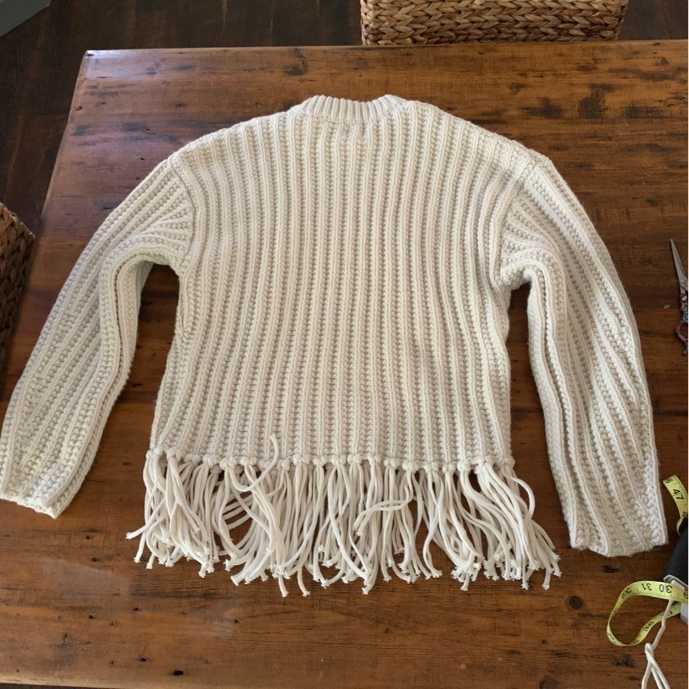 H&M NWT Winter White Fringed Wool Blend Sweater Neutral Winter Sz S - Picture 2 of 9